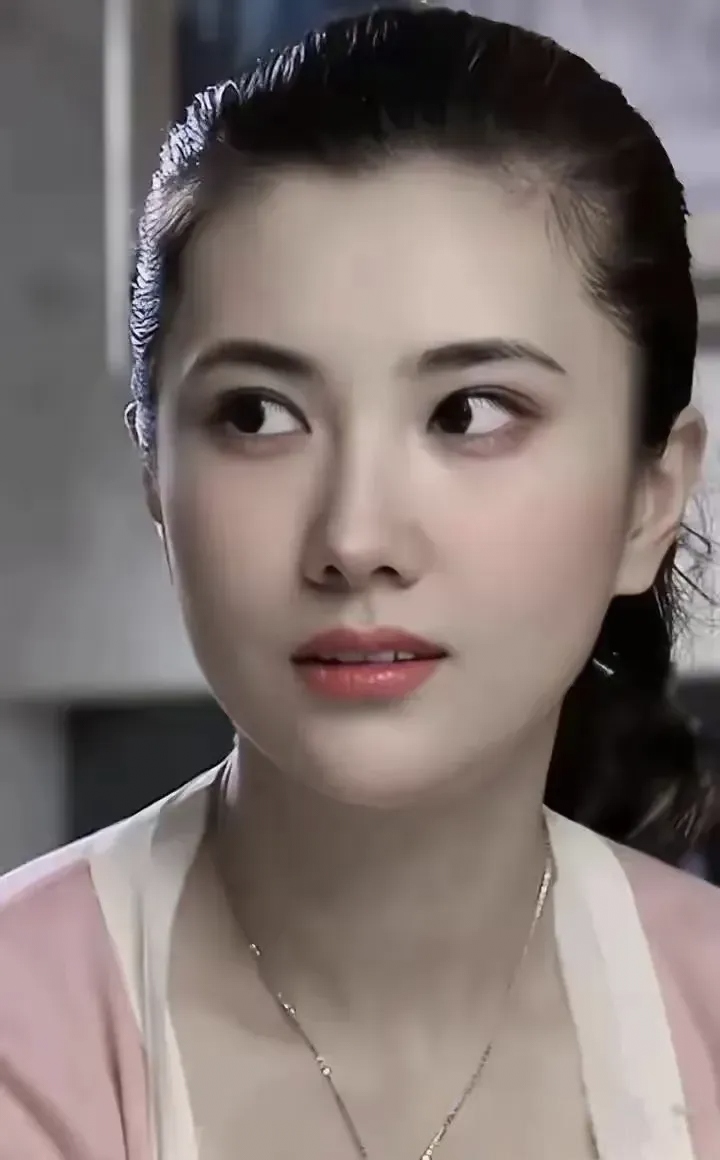 她无疑是造物主精心雕琢的尤物!