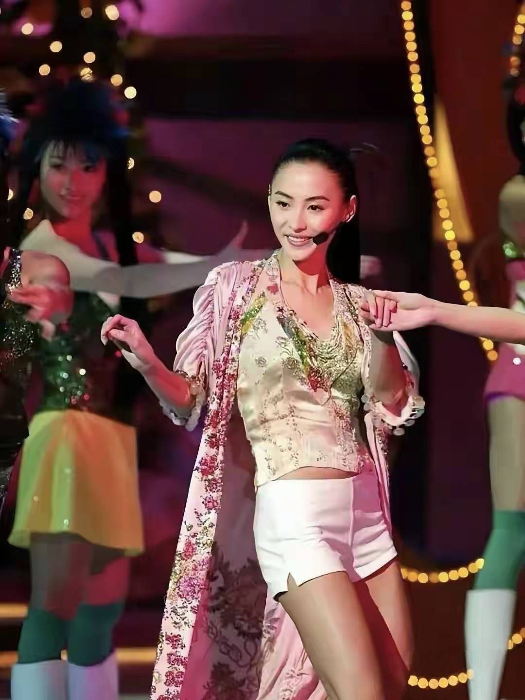 翻看张柏芝20多岁时的照片,那颜值简直惊为天人!