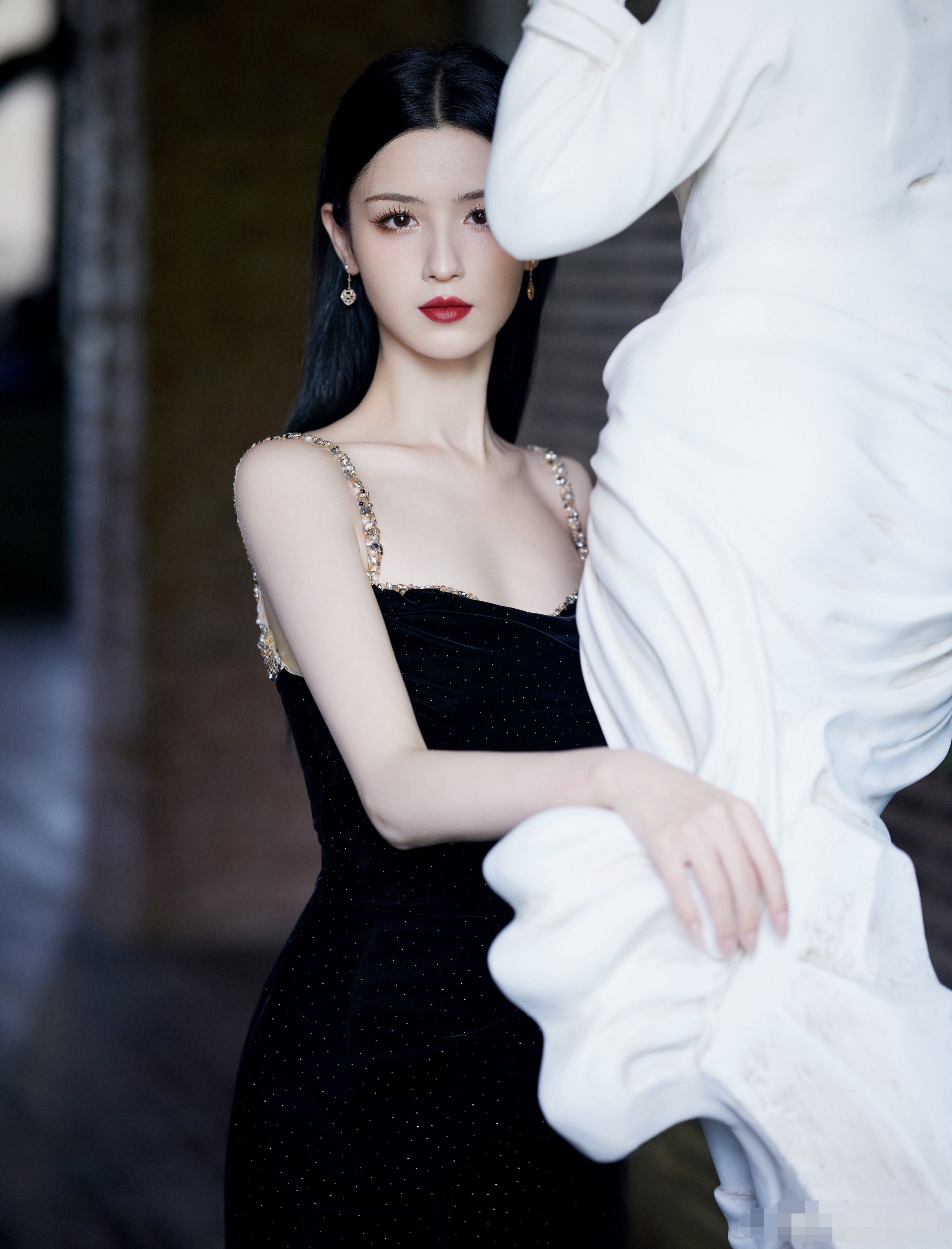 发现宝藏美图哈妮克孜黑色礼服造型好漂亮动态连更挑战