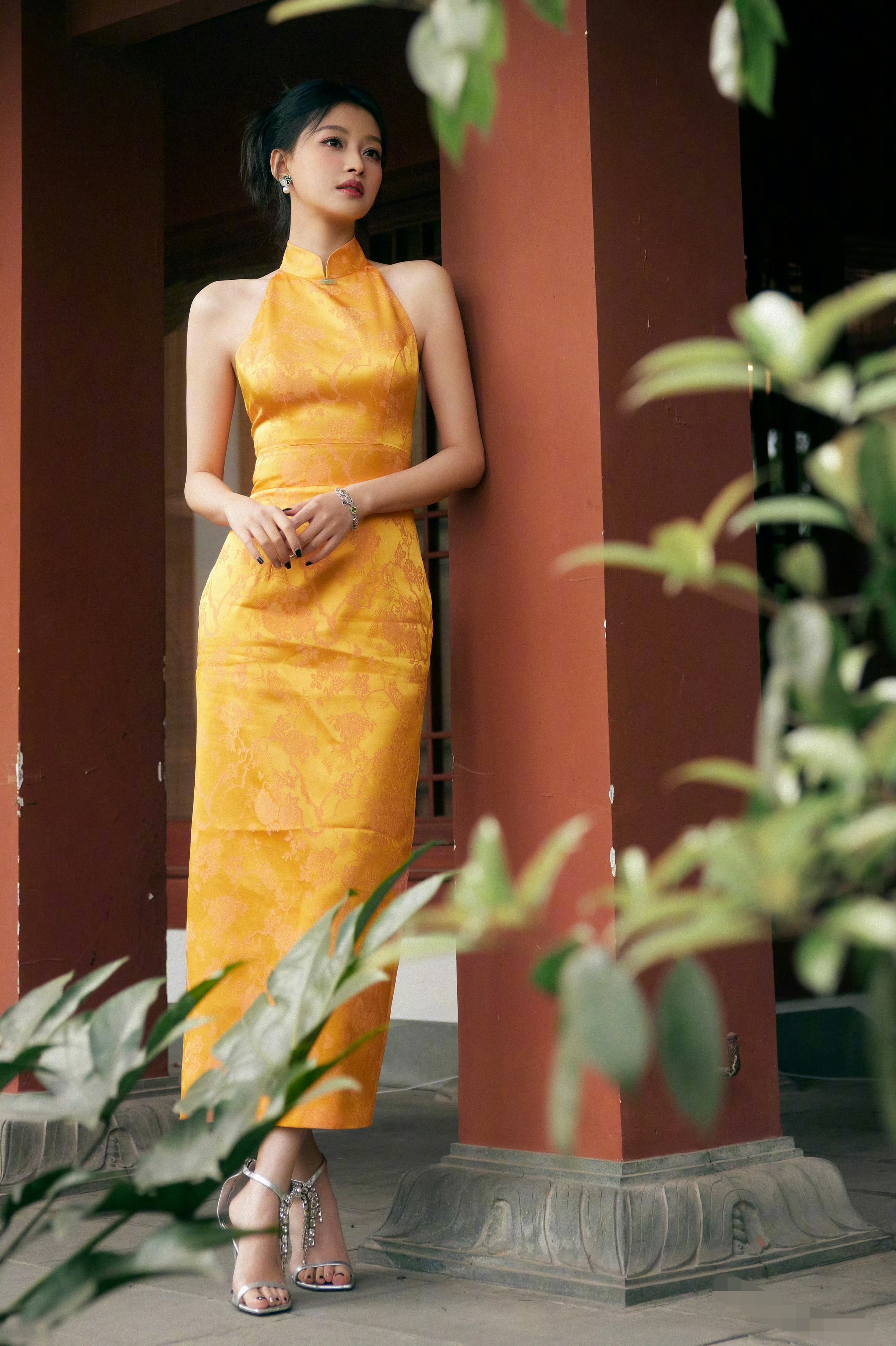 孙怡旗袍可太迷人了