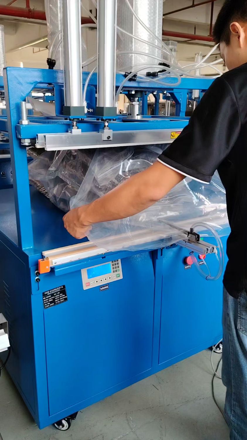 五件睡衣真空压缩包装机测试