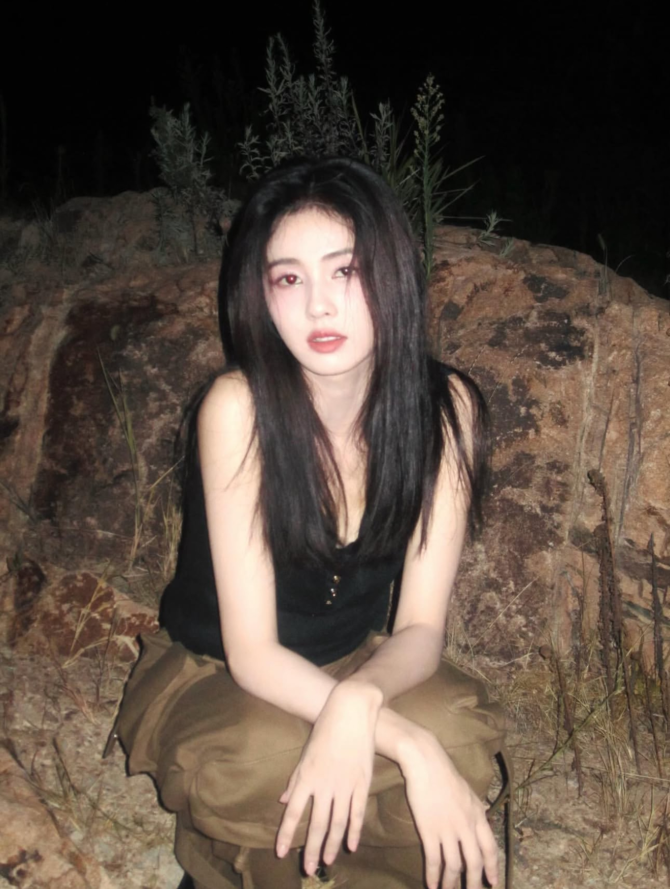 鹿鹿这是蹲在野外打野嘛?白鹿 宝藏女孩白鹿