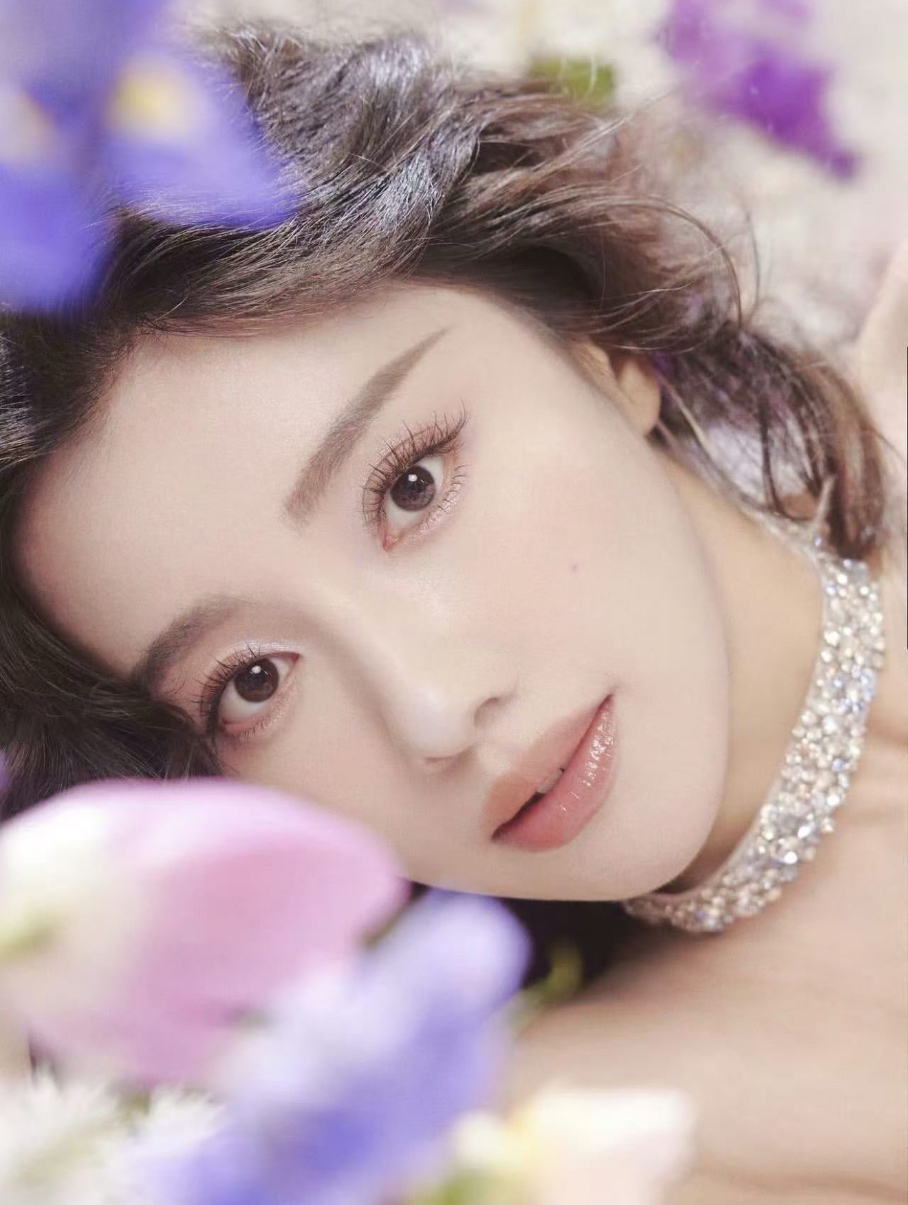 全身上下得数千根羽毛才能做成吧但是真的好美王鹤润