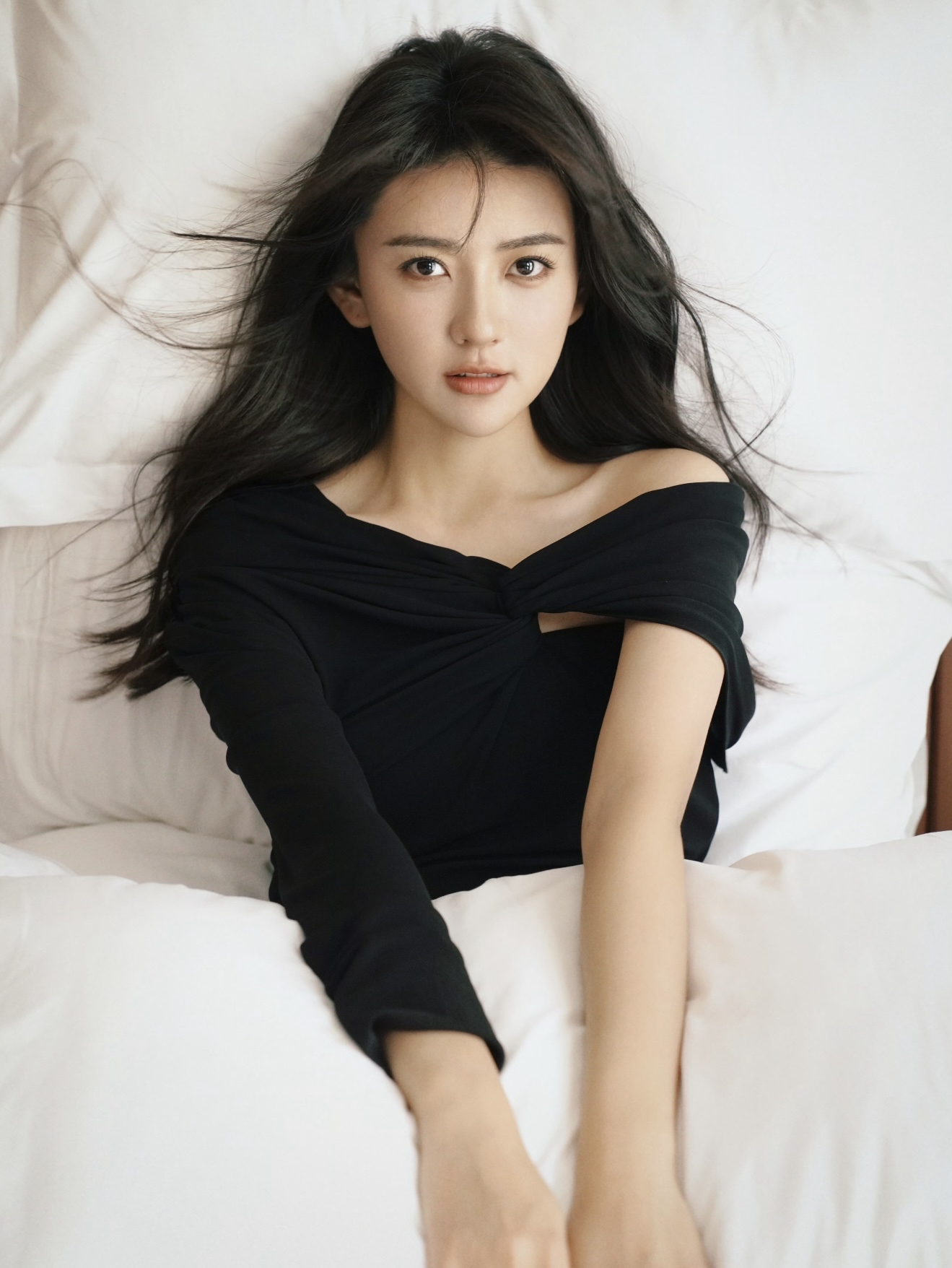 梁洁,虽然是位不太知名的90后女演员,但五官很漂亮,气质好温润舒服!