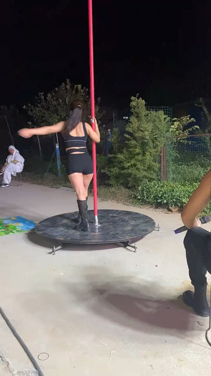 河南歌舞团甩臀舞表演节目