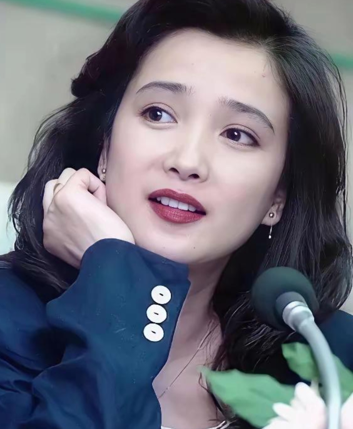 何晴才走48小时一个叫王明强的家伙就急不可耐地把她病床上的模样甩