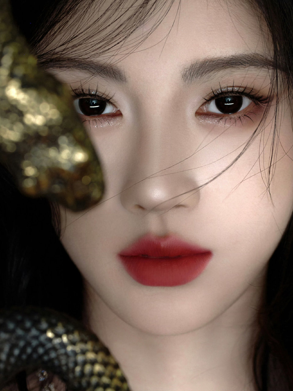 鞠婧祎最新活动生图流出,热搜瞬间被"美颜暴击"承包!