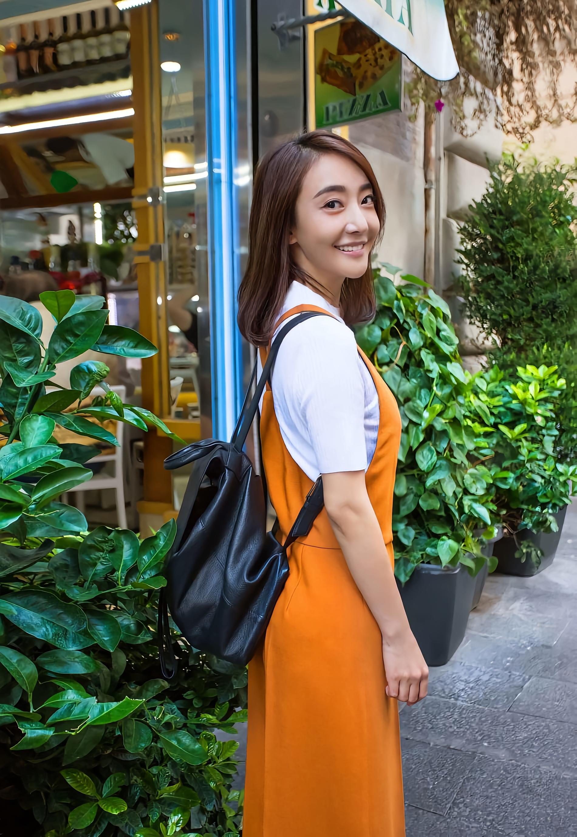 已经嫁到美国的演员姜尘录制视频回忆了自己两年被家暴16次的经历