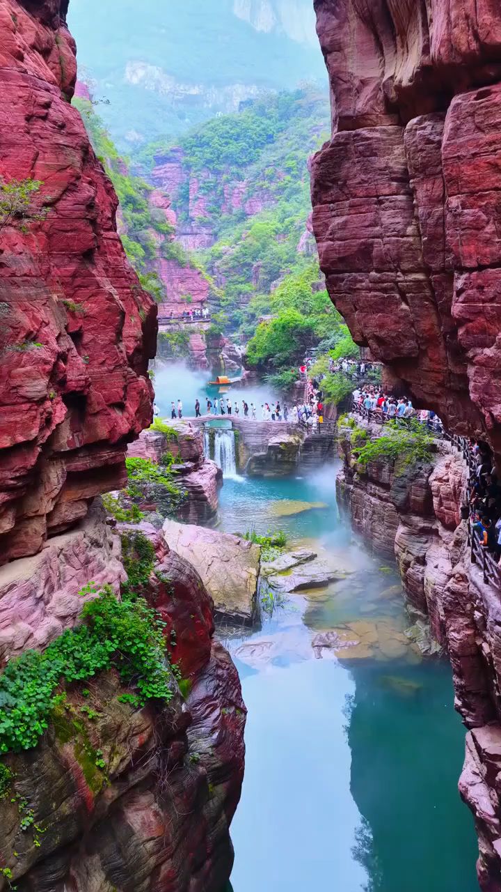 河南焦作云台山风景区优美,也是抗日太行根据地