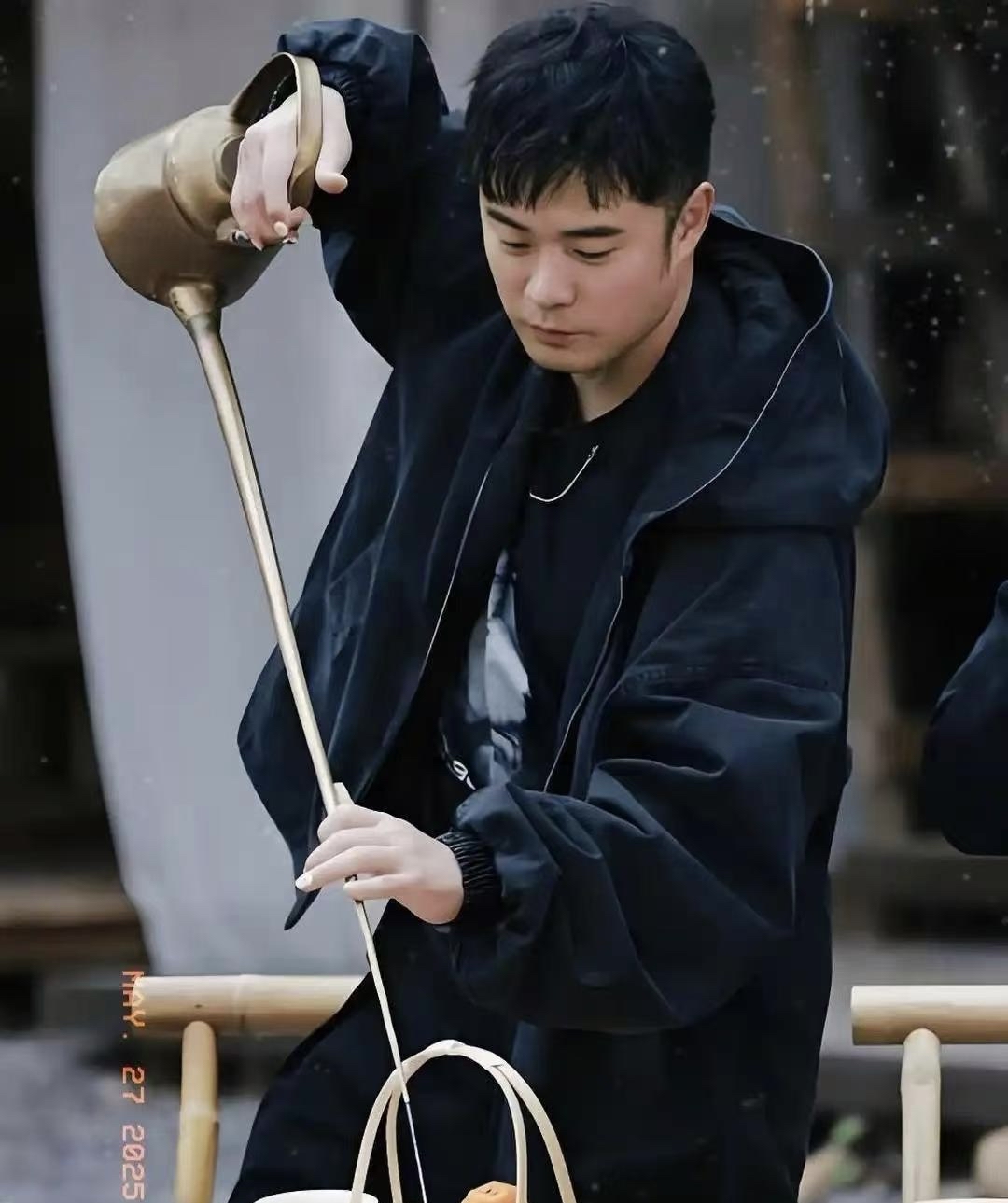 陈赫创办了贤合庄在最火的时候贤合庄的门店数量都超过800家啦那