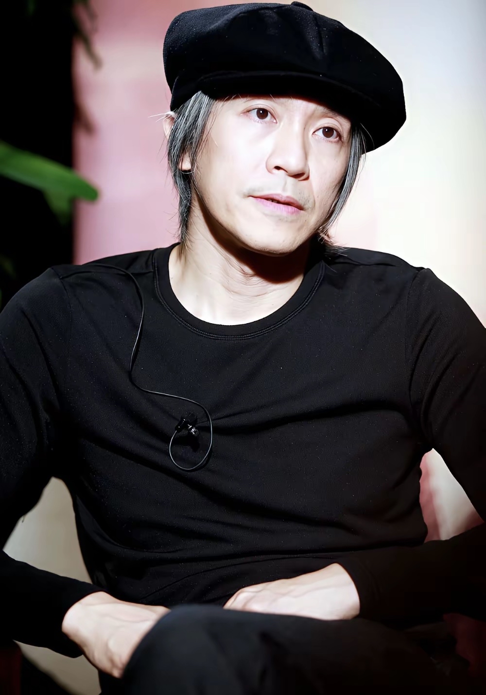 主持人问及周星驰的退休计划时,这位63岁的喜剧大师露出标志性笑容:"