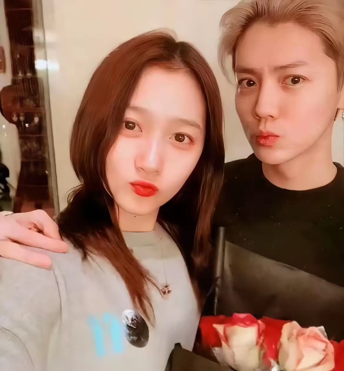 关晓彤发博了,这一发可够热闹的!