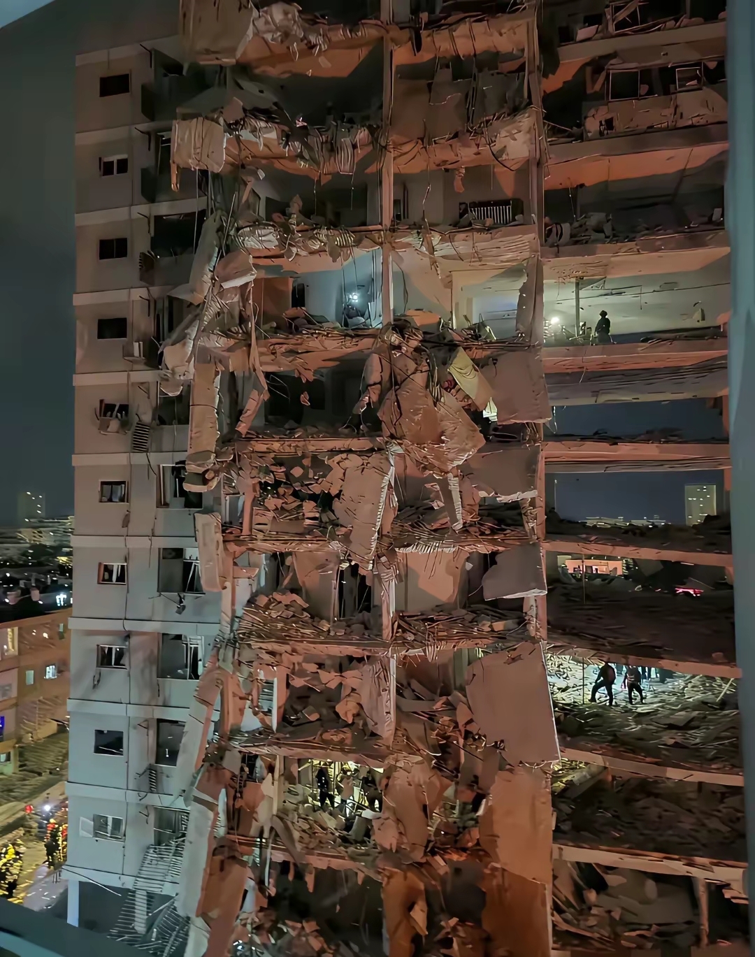 阻火模块碎裂的现场图片高楼大厦爆炸的图片大全被炸的千疮百孔的家