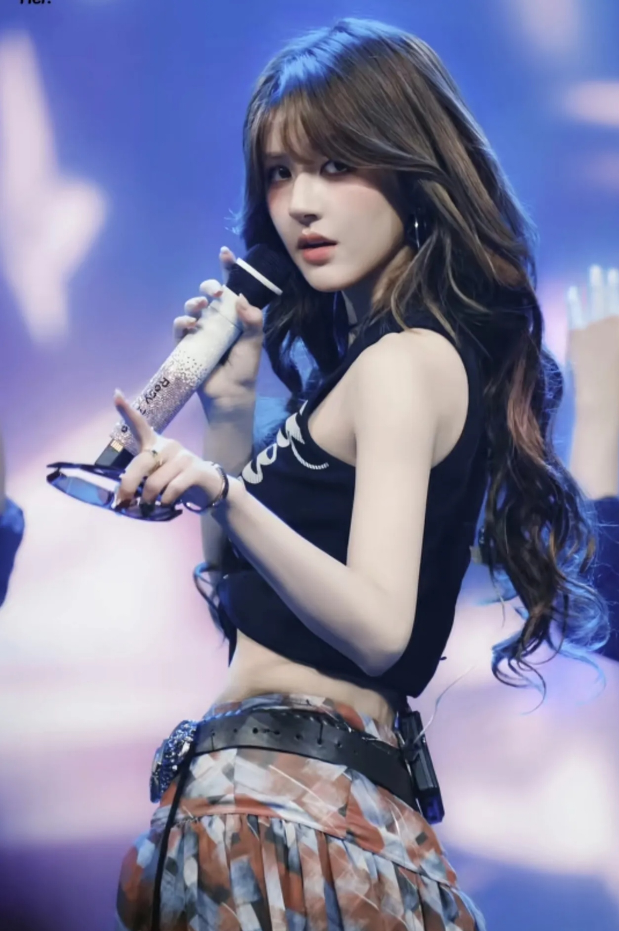 当演员有好的剧,发的歌好听,现在更是美出新的高度,好有女团风格