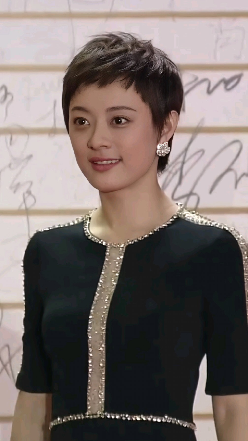 孙俪 短发发型太美了,人美怎么都好看#邓超 幸福死了