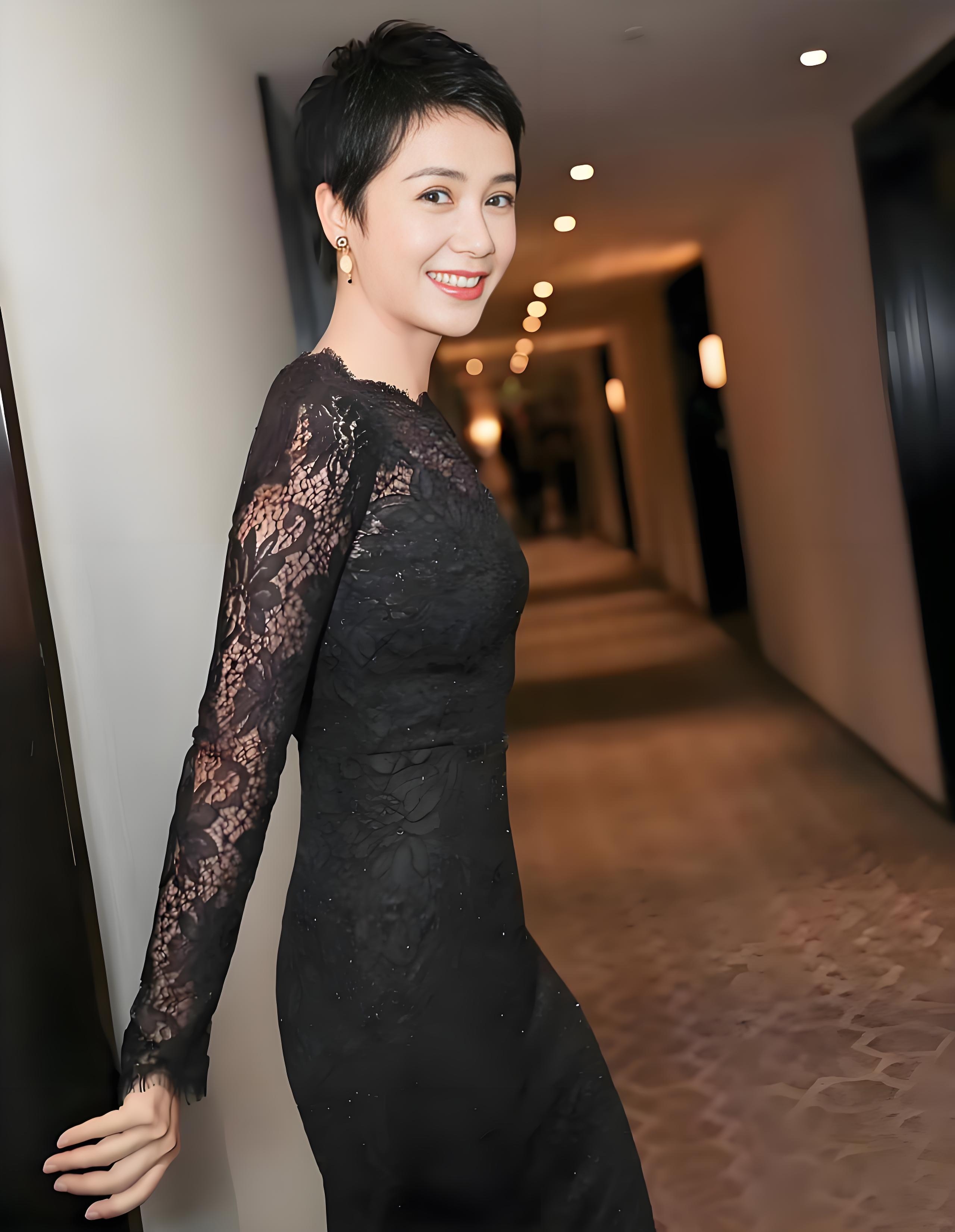 蒋雯丽家确实有三个姐妹大姐蒋雯娟二姐蒋雯媛据
