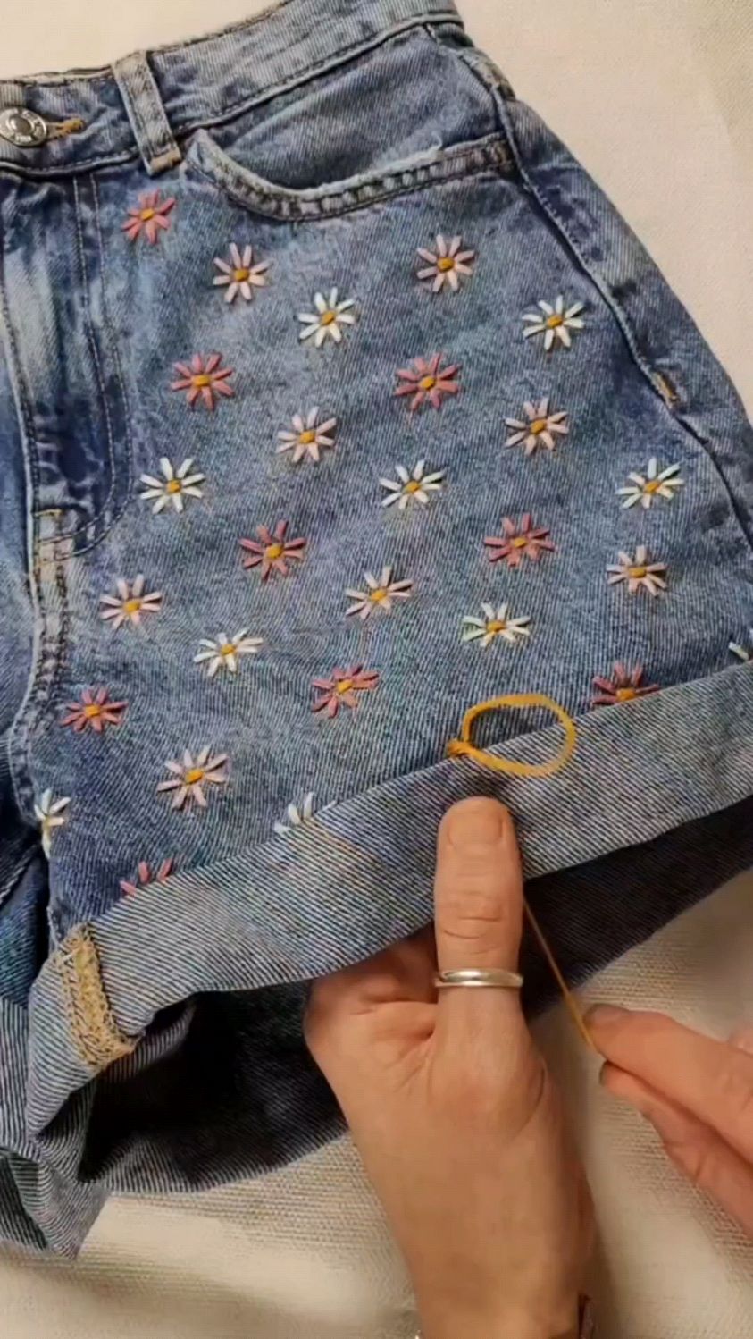 牛仔裤上绣花朵,喜欢的收藏