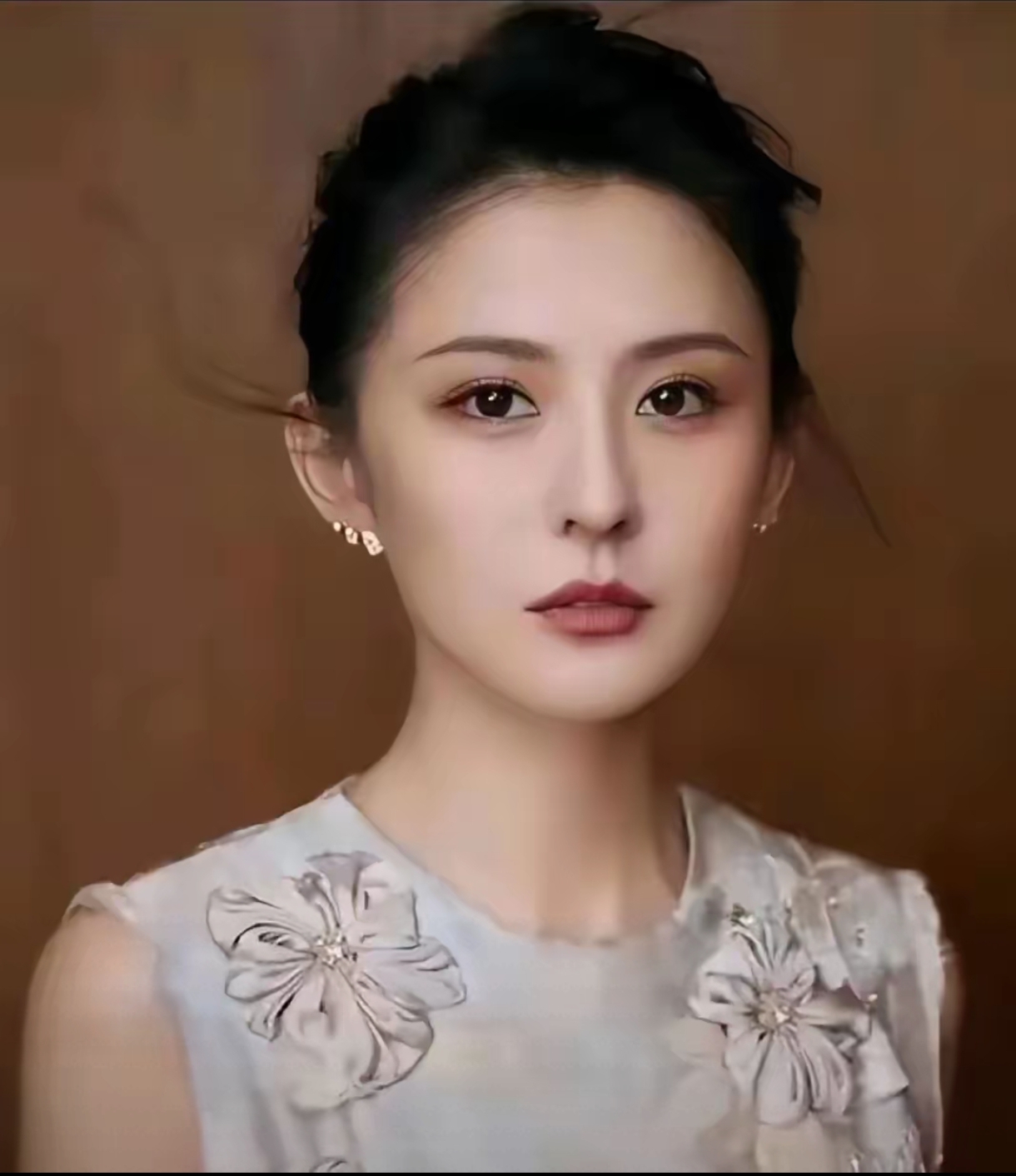 热依扎1986年出生于北京哈萨克族她在采访中说现在我已经39岁了