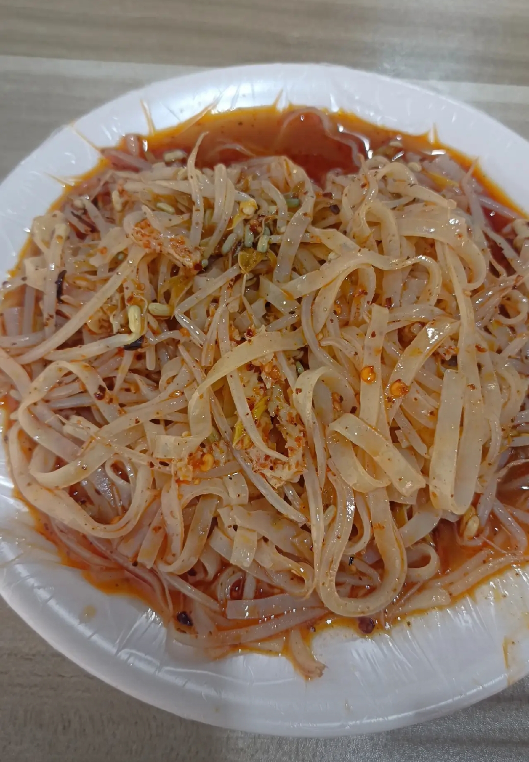 给大家看看,这是汉中洋县的擀面皮和菜豆腐