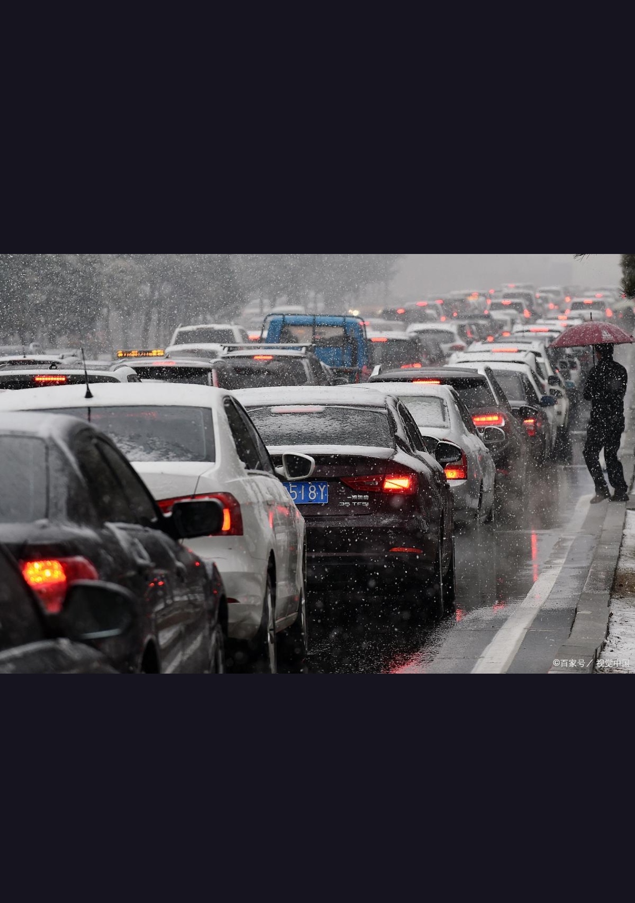 原因在于1月25日至26日,陕西地区普降大雪,多条高速受阻