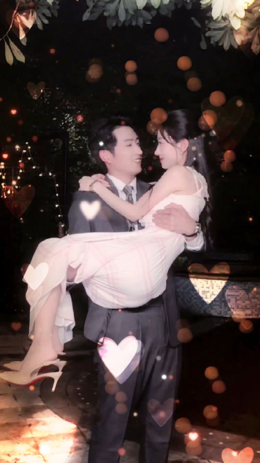 王凯沐一把把跳起来的王格格公主抱住,还带老婆转圈圈好浪漫