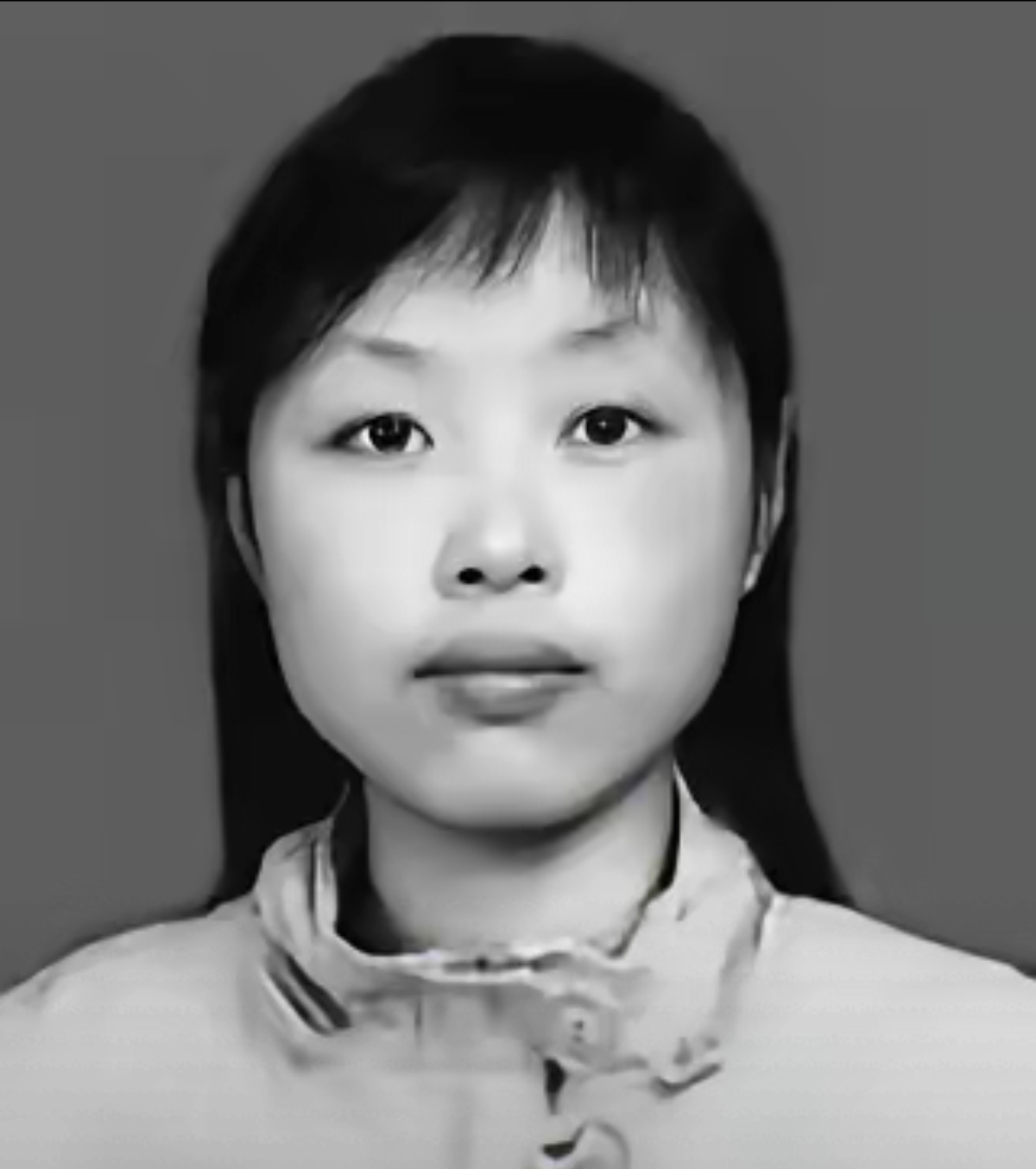 2008年地震,四川一21岁女老师被埋进废墟,身体断成