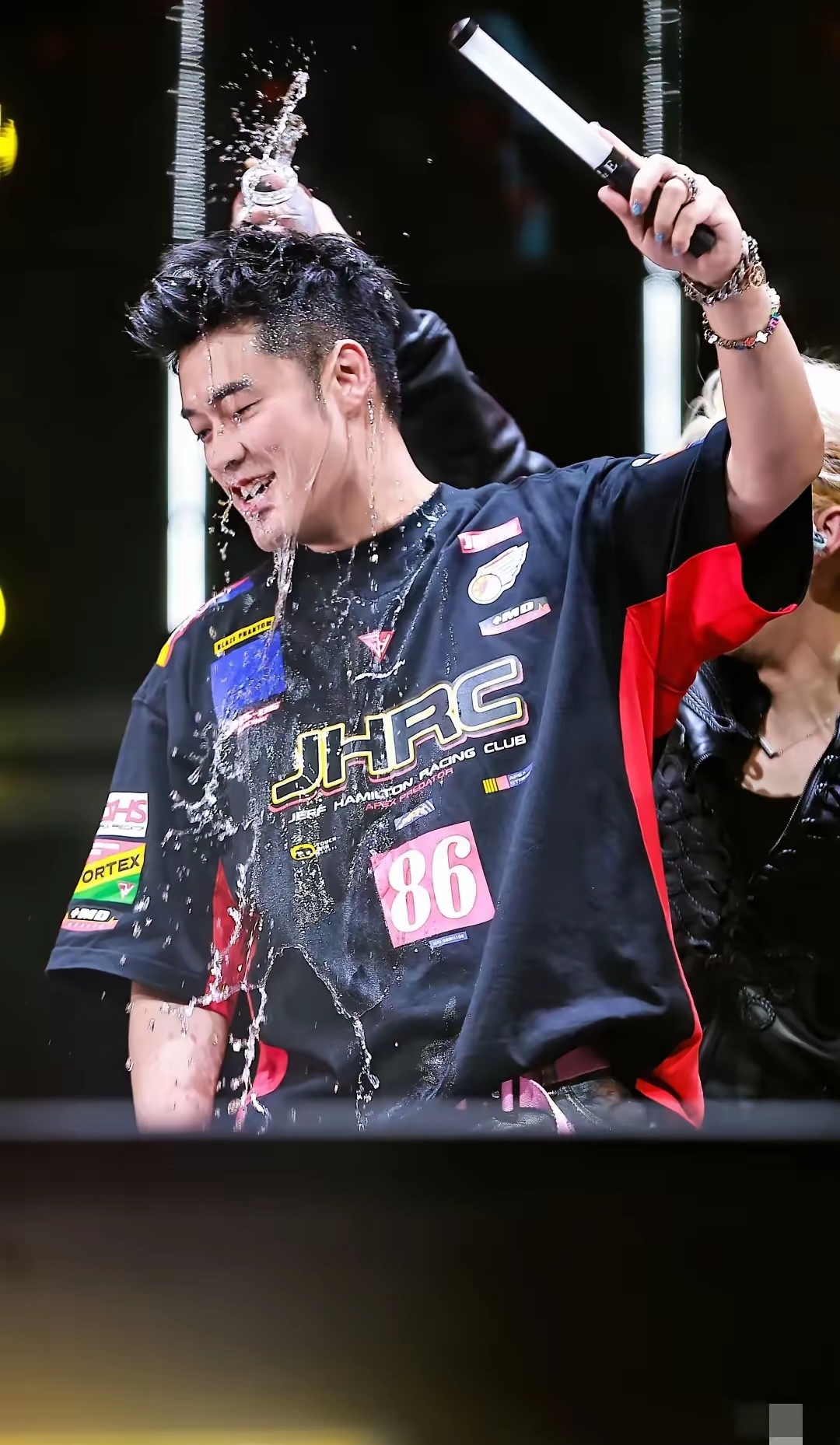 估计陈赫自己都没想到 他唯一一张神图的照片会在鹿晗演 唱会上