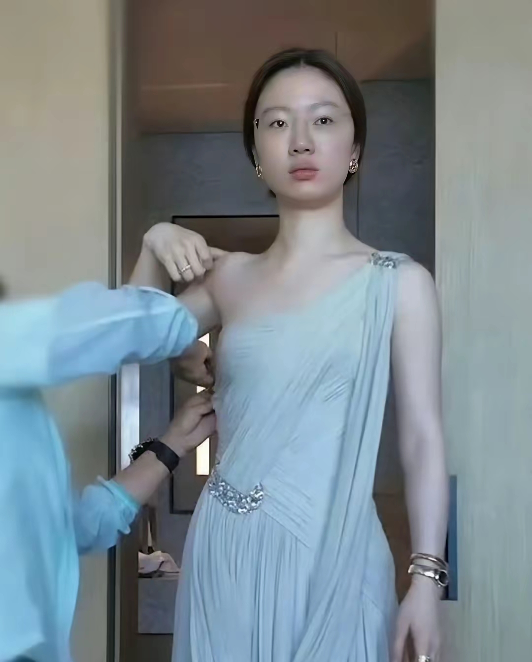 单依纯素颜是这样的跟普通人没什么区别