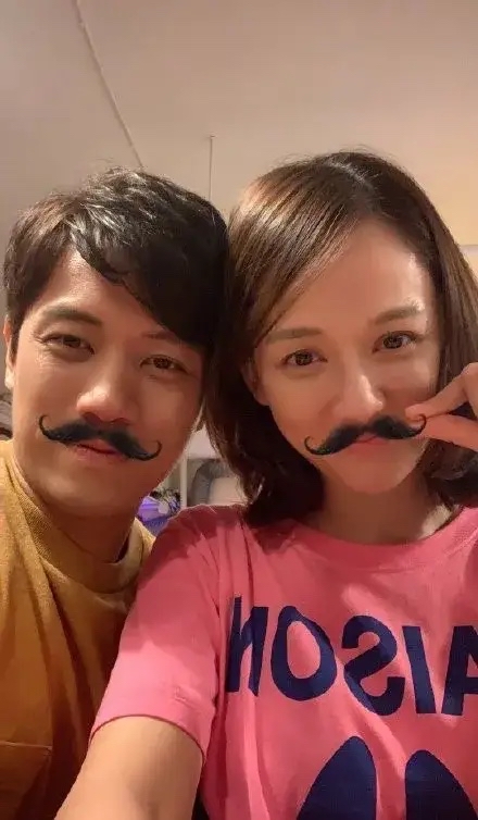 陈乔恩结婚后,老公艾伦发现她有些不一样:"为什么你在朋友面前这么