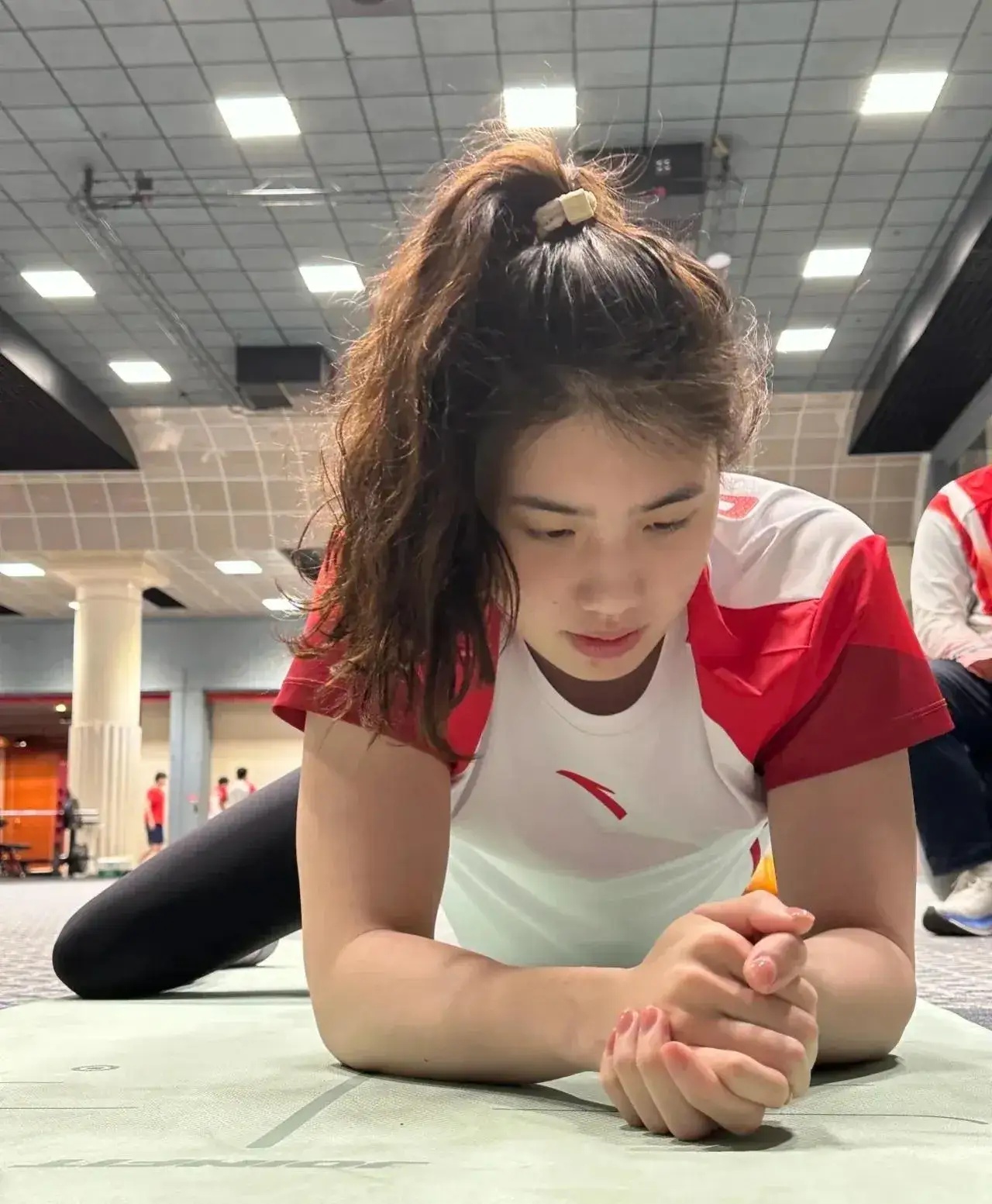 这张照片拍摄于2024年7月22日,中国女子游泳队员张雨霏,在法国巴黎