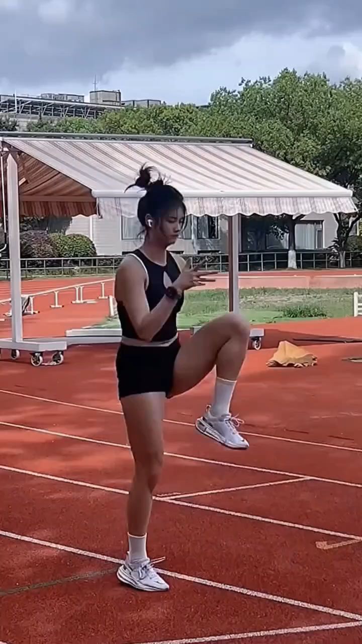田径女神夏思凝日常训练