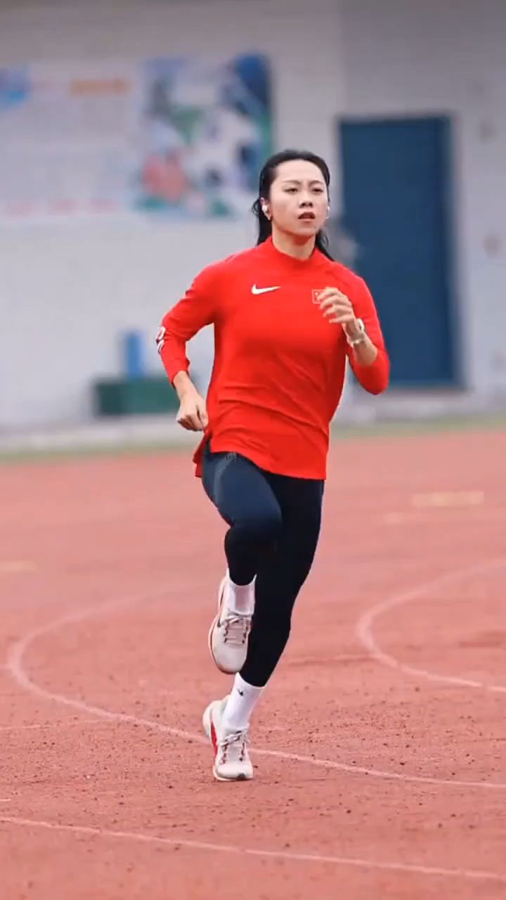 田径女神葛曼棋日常训练