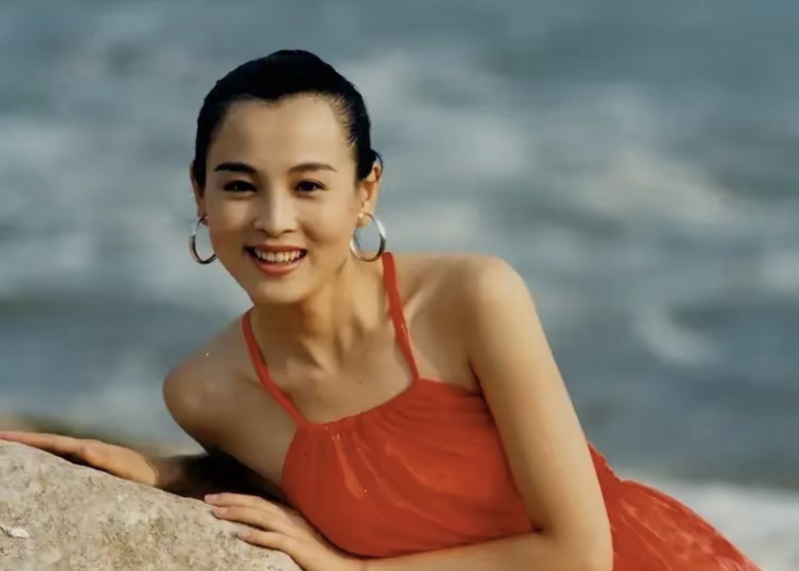 却为爱退圈,自降条件和初恋结婚