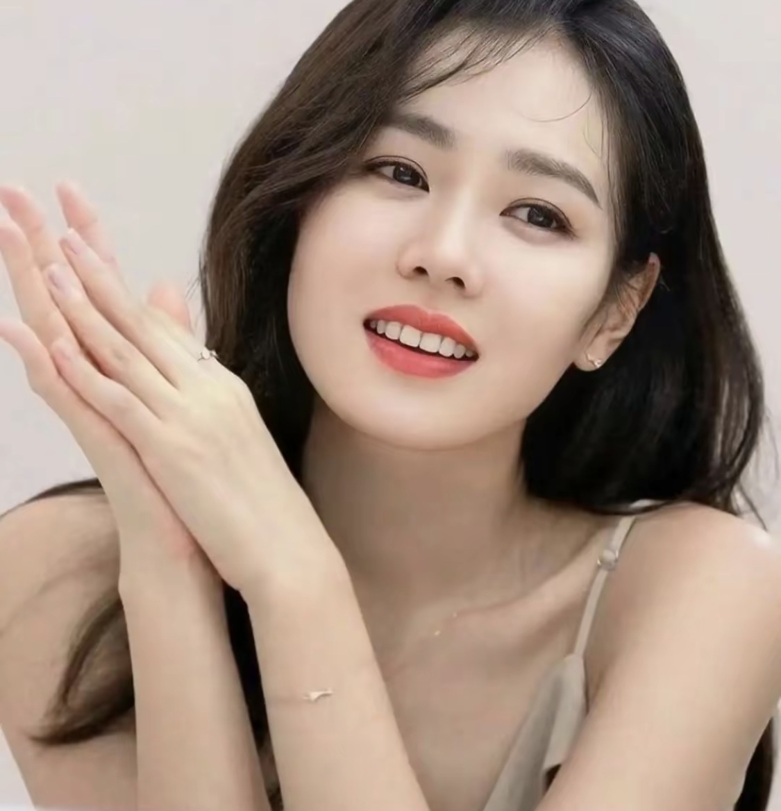 对比各个国家的第一美女你认为哪个最好看?