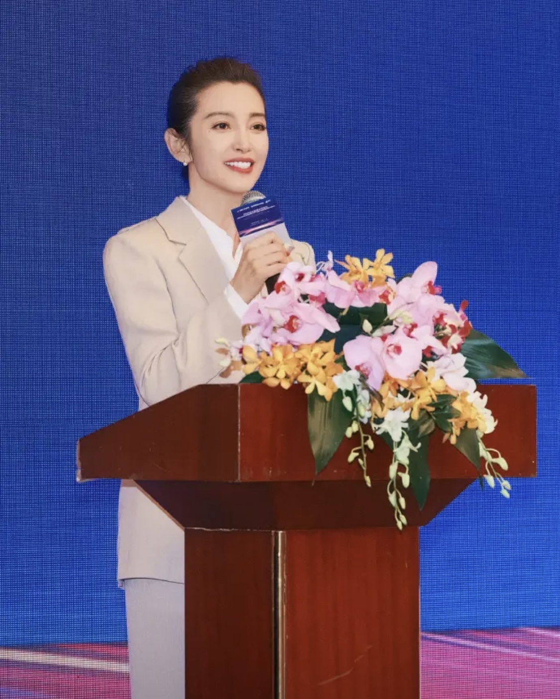 李冰冰在上海出席活动