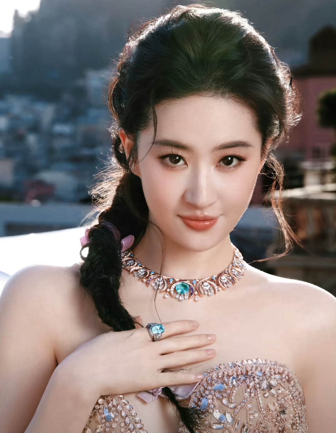 活动当天,刘亦菲的出现惊艳全场