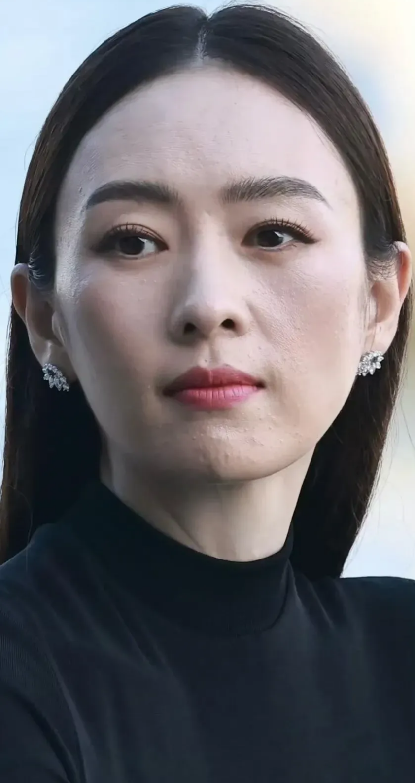 谁给她擦的粉底,厚重,不均匀…