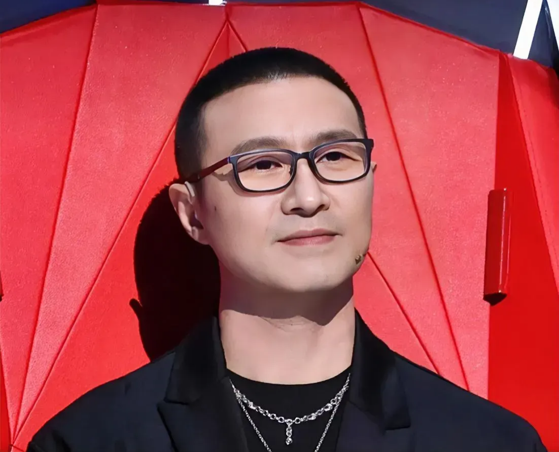 汪峰前几段感情,风风雨雨的,每次都被炒得沸沸扬扬,可到头来总差