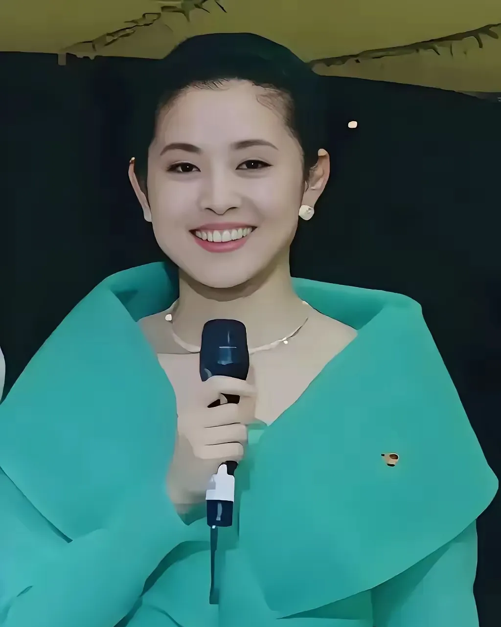 倪萍连续13年主持央视春晚,绝对是春晚舞台上的传奇人物