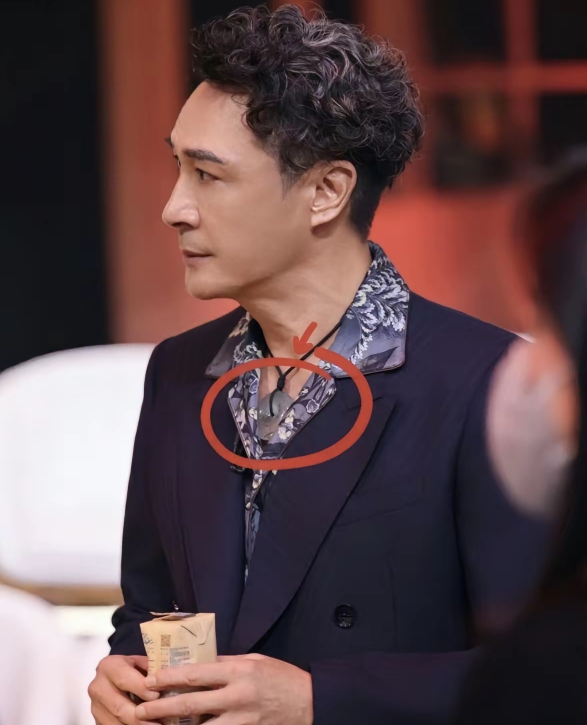 作为导师的吴镇宇也是吃尽了苦头网友直呼喜欢戴翡翠的明星有谁叫