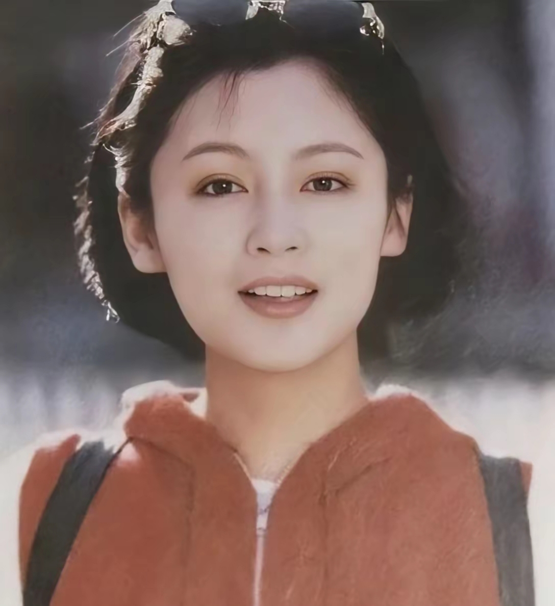 陈红从上戏毕业后在演过三部琼瑶剧之后在娱乐圈有了一点小名气