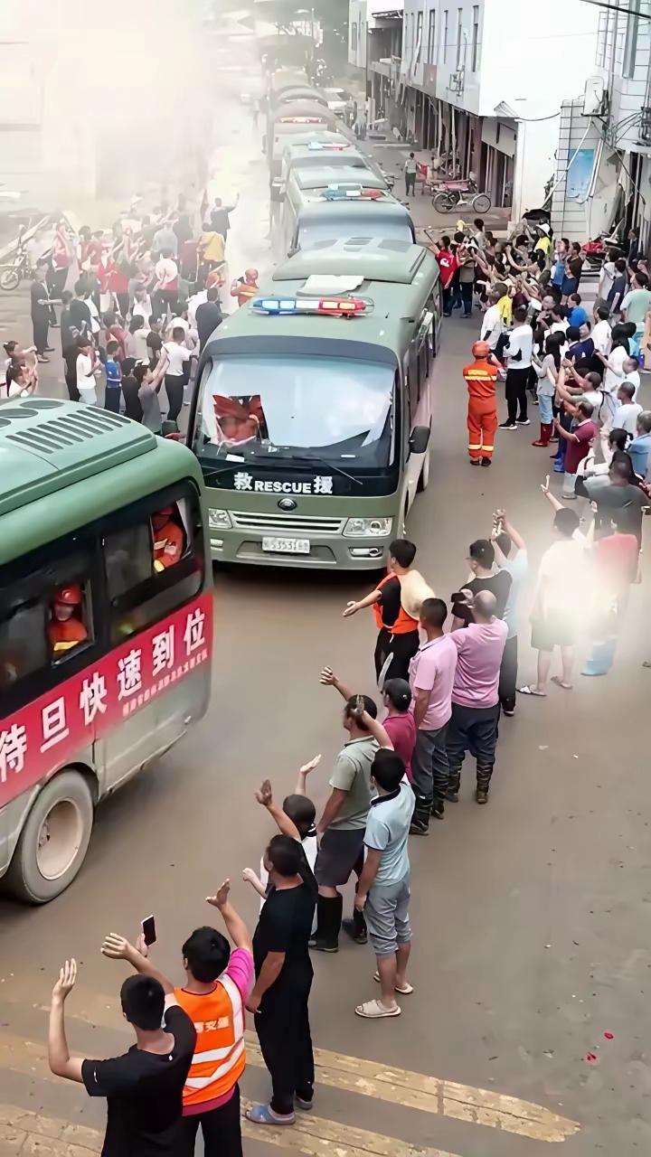 水位暴涨至历史极值,榕江大巴着火了 去救人贵州瓮安县"6·28"事件