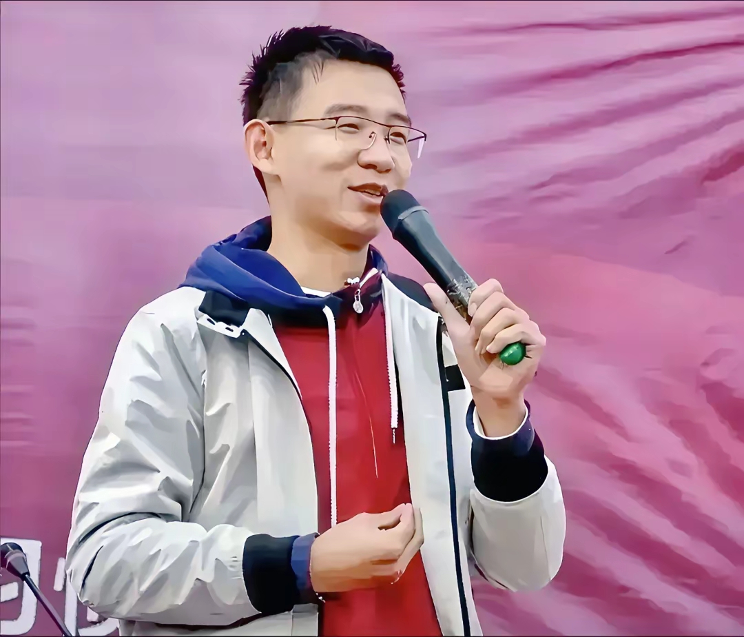 2015年,河北衡水中学文科状元刘嘉森以673分考入北大时,对着镜头抛出