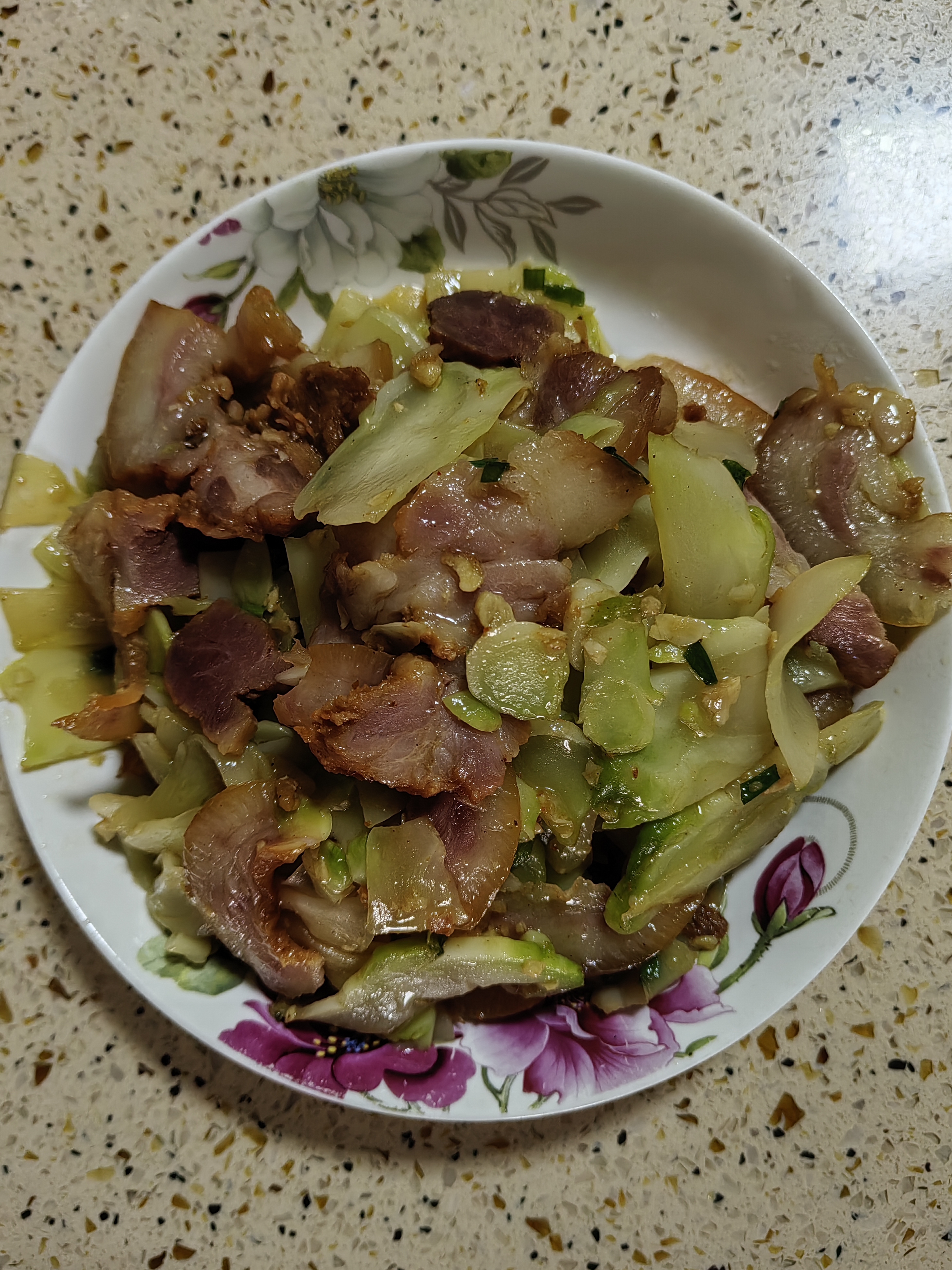 加了干辣椒微辣的味道很下饭 冬天必吃的儿菜入味好吃
