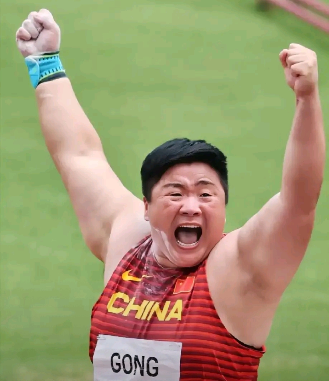 这就是中国著名的铅球运动员巩立姣,已经第十次参加田径世锦赛了,积极