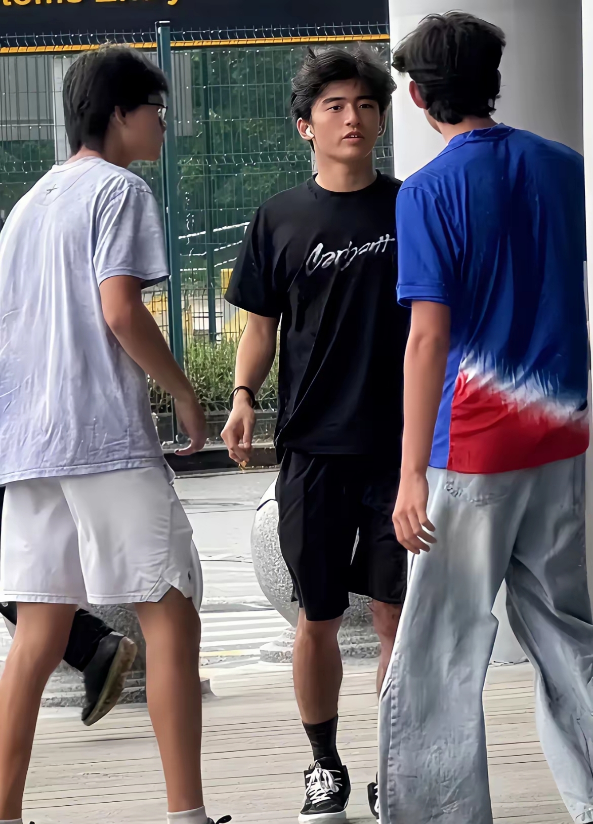 谢霆锋的大儿子单纯看五官不丑甚至比谢霆锋还要好一些