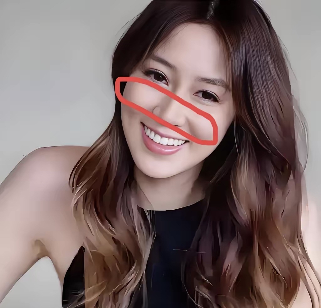 多有钱的太太里面觉得她的面相特别好,因为徐子淇的颧骨跟鼻子搭配