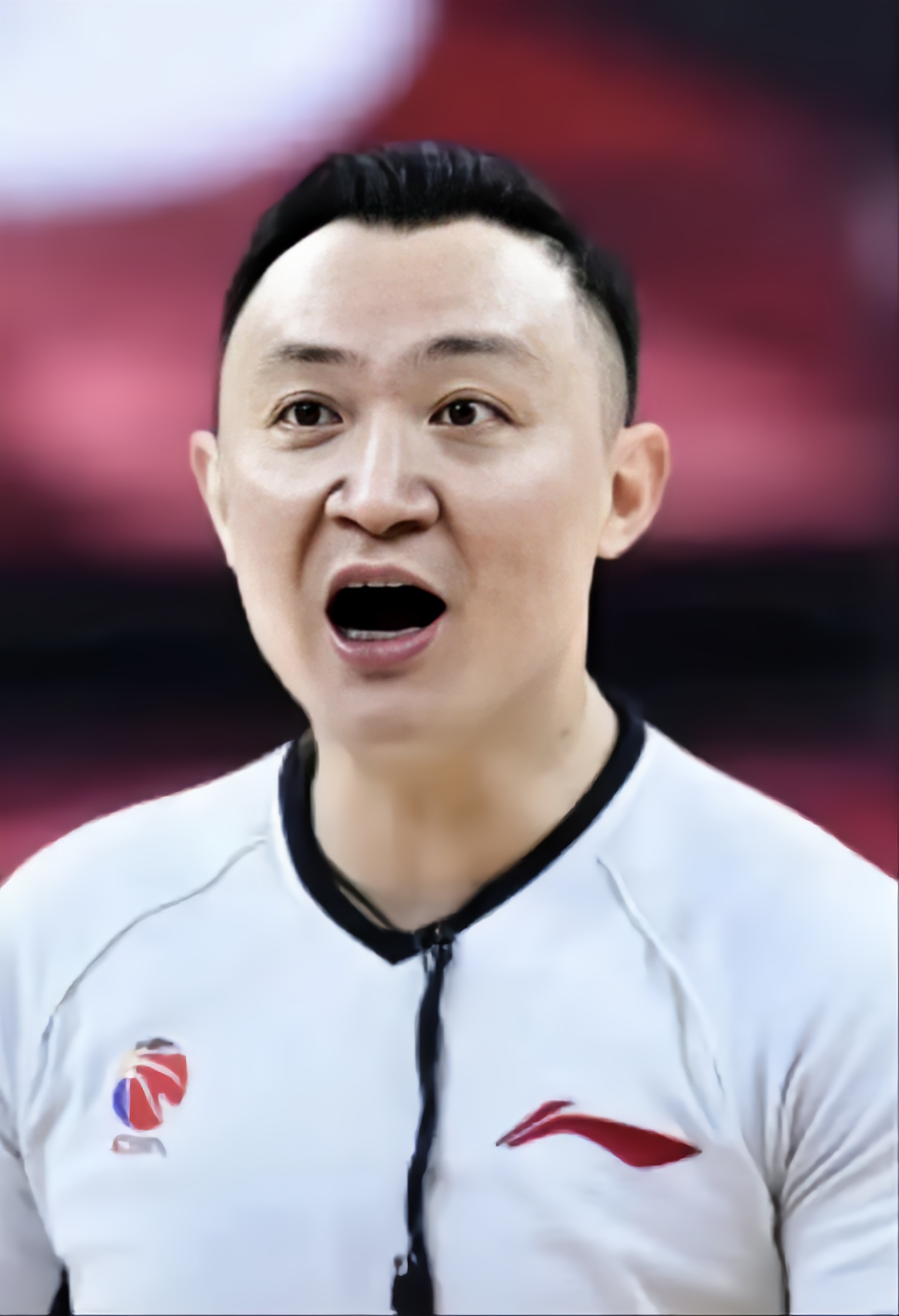虽然闫军的吹罚没有太大问题但还是因为主队赢球给北