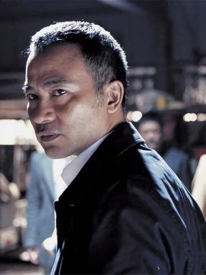 任达华70岁回山东老家收小麦# 任达华70岁回山东老家收小麦,满脸白