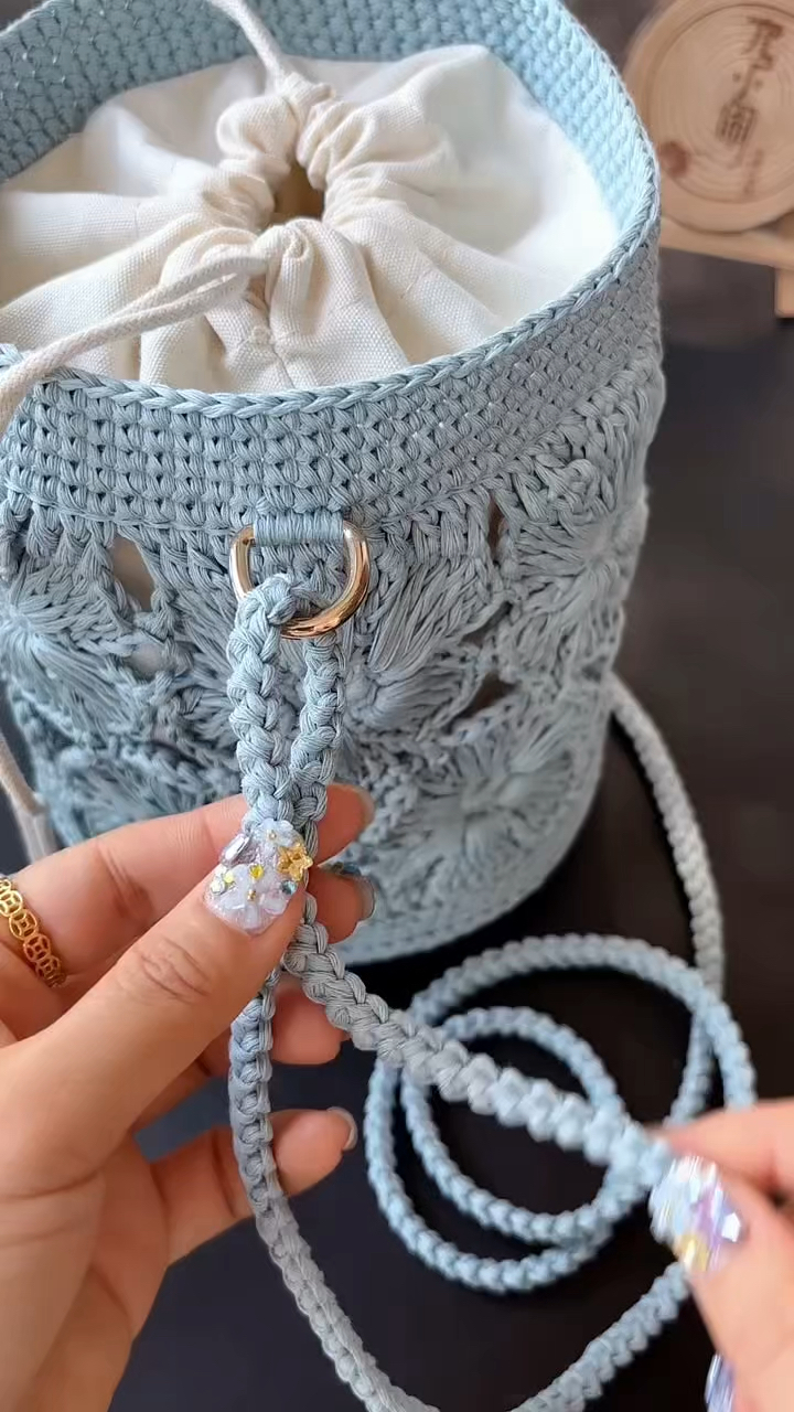 手工钩织包包带子装法